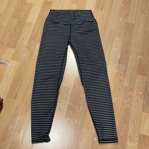 Striped gym leggings